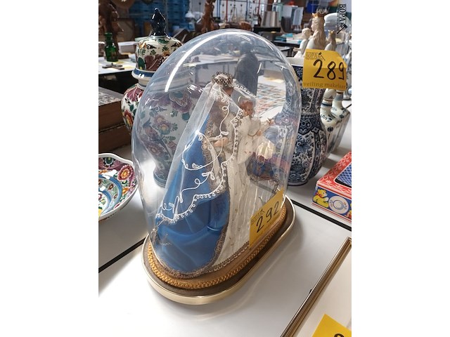 Lot 292 - globe met maria - afbeelding 2 van  2