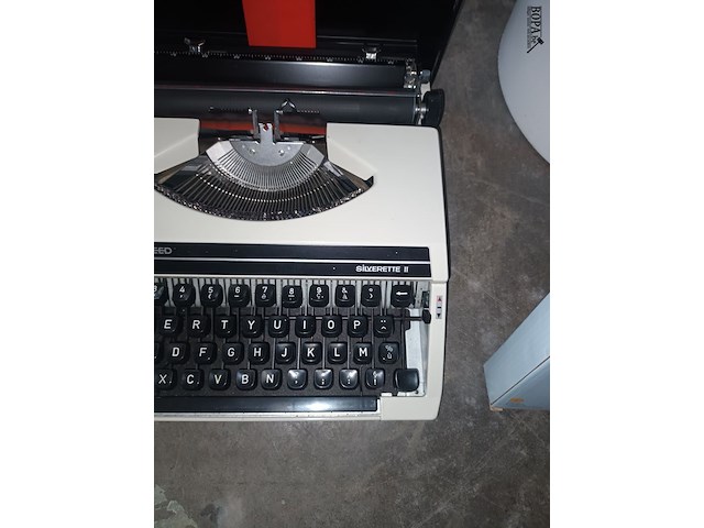 Lot 292 - retro typemachine silver reed - afbeelding 2 van  3