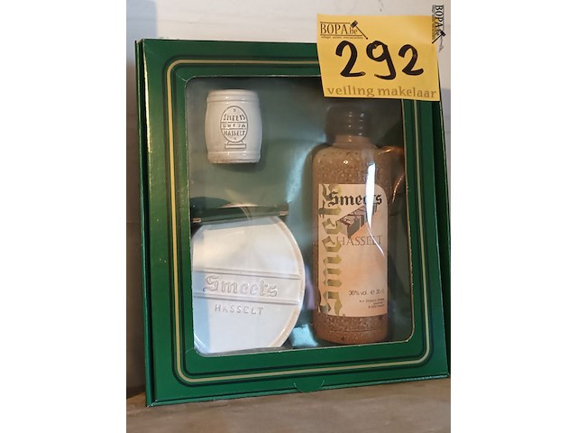 Lot 292 - smeets hasselt cadeauverpakking - afbeelding 1 van  4