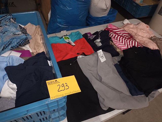 Lot 293 - dameskledij. 31 stuks - afbeelding 1 van  5