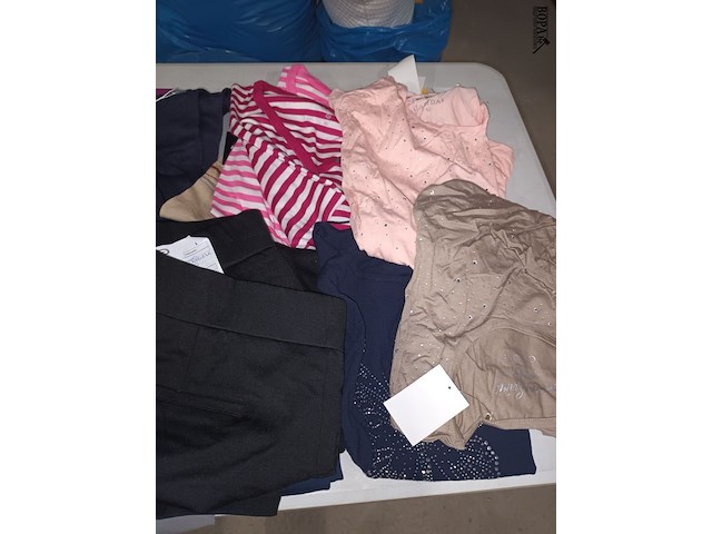 Lot 293 - dameskledij. 31 stuks - afbeelding 2 van  5