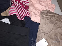 Lot 293 - dameskledij. 31 stuks - afbeelding 2 van  5