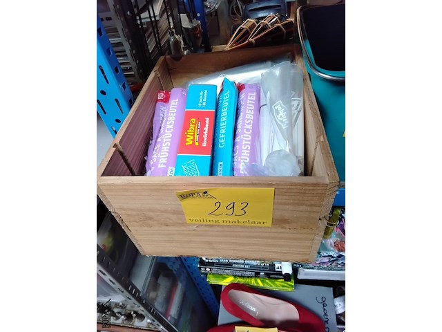 Lot 293 - lot diepvrieszakjes en vershoudfolie - afbeelding 1 van  2