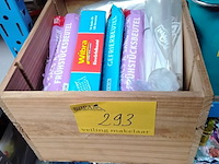 Lot 293 - lot diepvrieszakjes en vershoudfolie - afbeelding 1 van  2