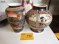 Lot 293 - oosterse vazen. 2 stuks - afbeelding 1 van  6