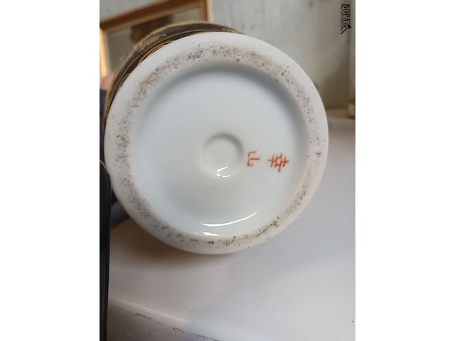 Lot 293 - oosterse vazen. 2 stuks - afbeelding 3 van  6