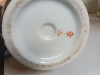 Lot 293 - oosterse vazen. 2 stuks - afbeelding 3 van  6