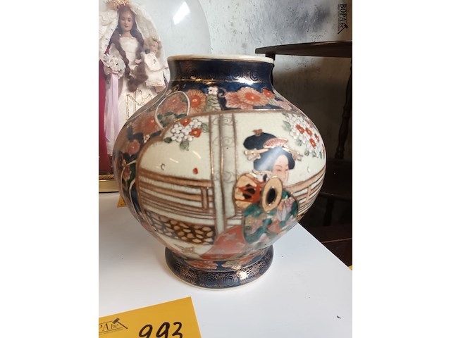 Lot 293 - oosterse vazen. 2 stuks - afbeelding 5 van  6