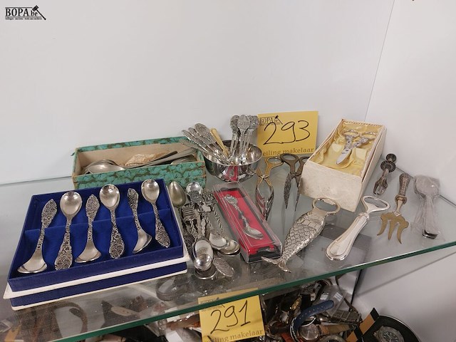 Lot 293 - verzilverde bestek items ong 14 stuks - afbeelding 1 van  3