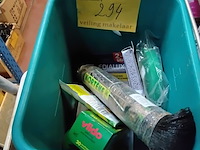 Lot 294 - insecticides en tuinproducten 7 stuks in emmer - afbeelding 1 van  1