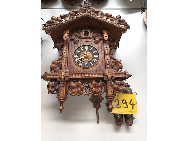 Lot 294 - koekoeksklok in plastiek - afbeelding 1 van  7