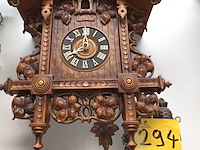 Lot 294 - koekoeksklok in plastiek - afbeelding 1 van  7