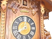 Lot 294 - koekoeksklok in plastiek - afbeelding 2 van  7