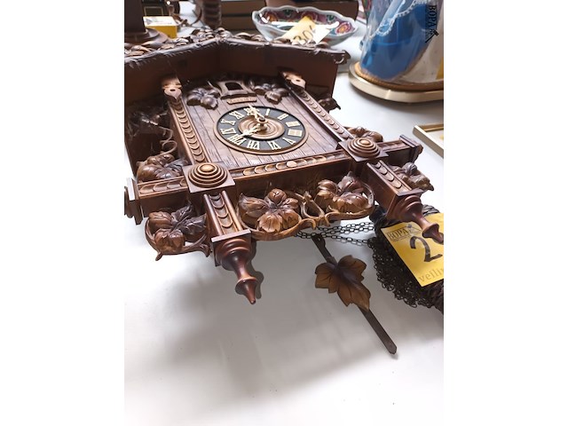 Lot 294 - koekoeksklok in plastiek - afbeelding 4 van  7