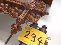 Lot 294 - koekoeksklok in plastiek - afbeelding 5 van  7