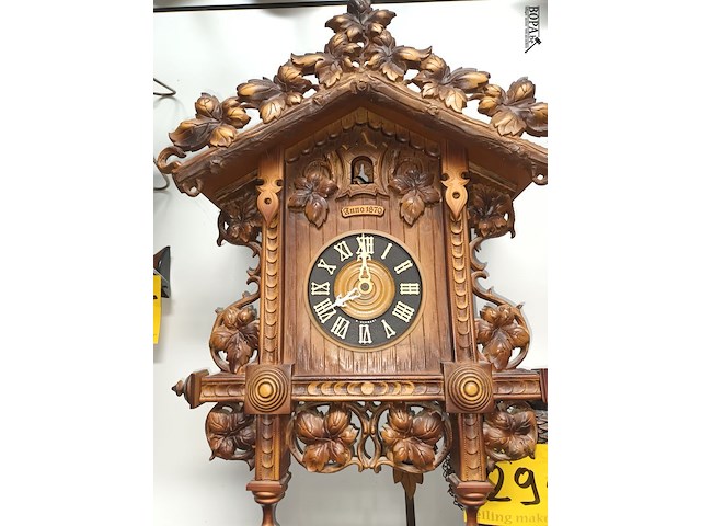 Lot 294 - koekoeksklok in plastiek - afbeelding 6 van  7