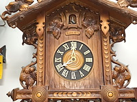 Lot 294 - koekoeksklok in plastiek - afbeelding 6 van  7