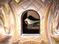 Lot 294 - koekoeksklok in plastiek - afbeelding 7 van  7