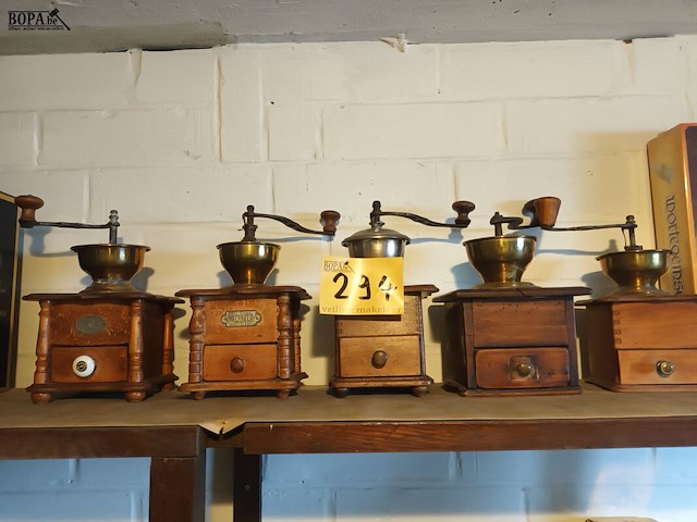 Lot 294 - koffiemolens. 5 stuks - afbeelding 1 van  4