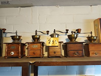 Lot 294 - koffiemolens. 5 stuks - afbeelding 1 van  4
