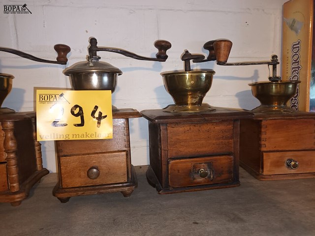 Lot 294 - koffiemolens. 5 stuks - afbeelding 3 van  4