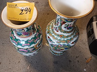 Lot 294 - oosterse vazen. 2 stuks - afbeelding 1 van  5