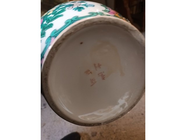 Lot 294 - oosterse vazen. 2 stuks - afbeelding 3 van  5