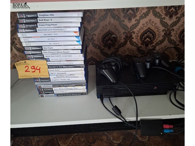 Lot 294 - playstation 2 console en spellen - afbeelding 1 van  4