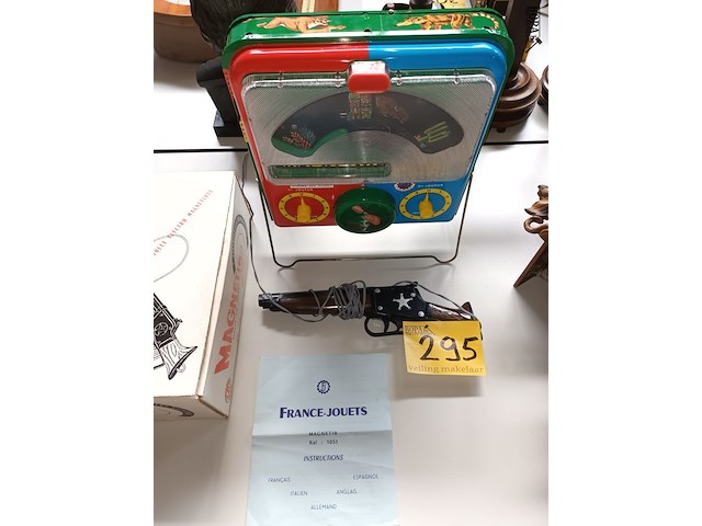 Lot 295 - blikken speelgoed - afbeelding 1 van  6