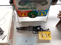 Lot 295 - blikken speelgoed - afbeelding 1 van  6