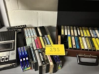 Lot 295 - cassettespeler met cassettes in koffer