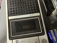 Lot 295 - cassettespeler met cassettes in koffer - afbeelding 2 van  5