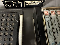 Lot 295 - cassettespeler met cassettes in koffer - afbeelding 3 van  5