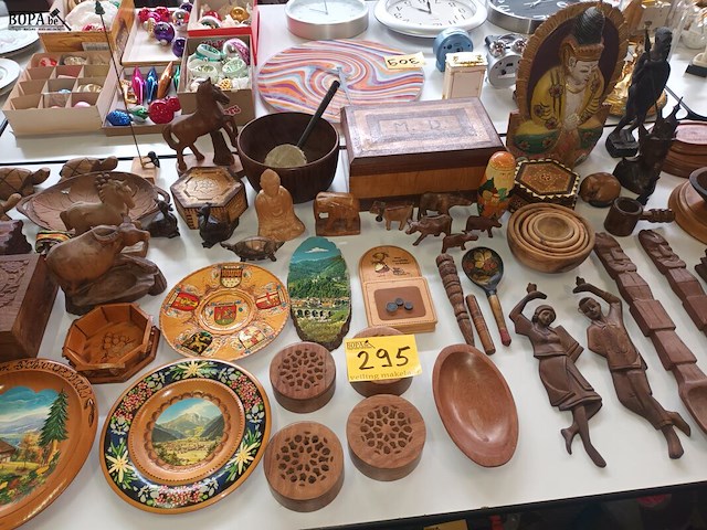 Lot 295 - houten decoratie. 60 stuks - afbeelding 1 van  6