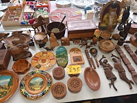 Lot 295 - houten decoratie. 60 stuks - afbeelding 1 van  6