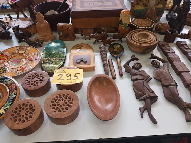 Lot 295 - houten decoratie. 60 stuks - afbeelding 4 van  6