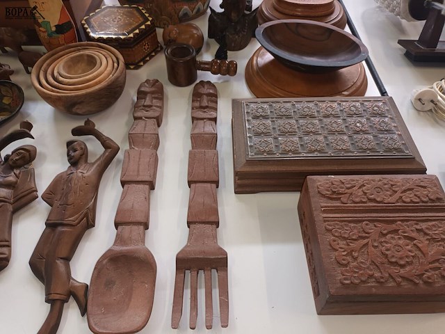 Lot 295 - houten decoratie. 60 stuks - afbeelding 5 van  6
