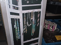 Lot 295 - juwelenkast met spiegel - afbeelding 2 van  4