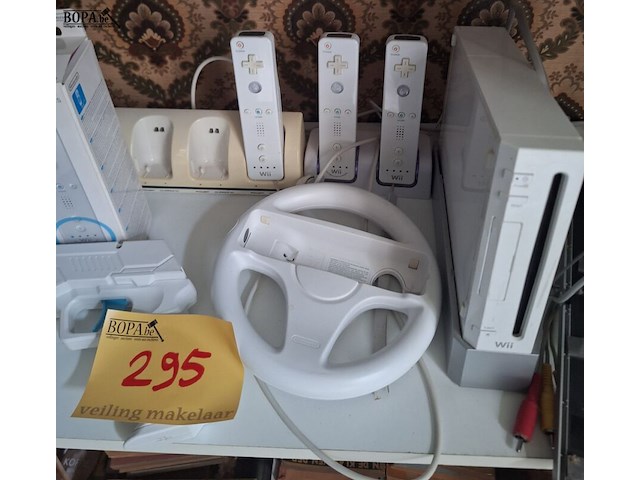 Lot 295 - nintendo wii, accessoires en spellen - afbeelding 1 van  2