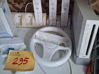 Lot 295 - nintendo wii, accessoires en spellen - afbeelding 1 van  2