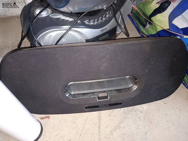 Lot 295 - radio’s en docking station 4 stuks - afbeelding 3 van  4