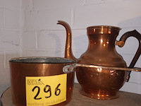 Lot 296 - koperen steelpan en kan - afbeelding 1 van  3