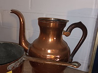 Lot 296 - koperen steelpan en kan - afbeelding 2 van  3