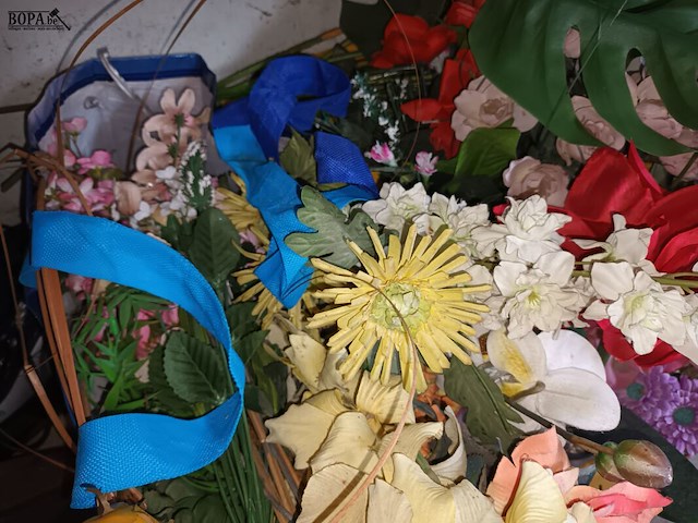 Lot 296 - partij kunstbloemen - afbeelding 2 van  4