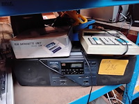 Lot 296 - vintage toestellen: kassa santron - datassette unit, radio c - afbeelding 1 van  2
