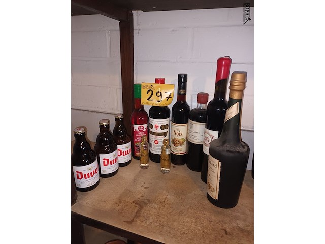 Lot 297 - alcoholische dranken. 11 stuks - afbeelding 1 van  4