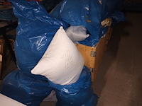 Lot 297 - grote partij kledij en linnen - afbeelding 2 van  4