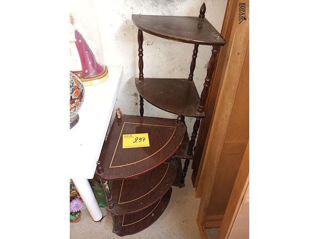 Lot 297 - hoek meubilair. 2 stuks - afbeelding 1 van  4