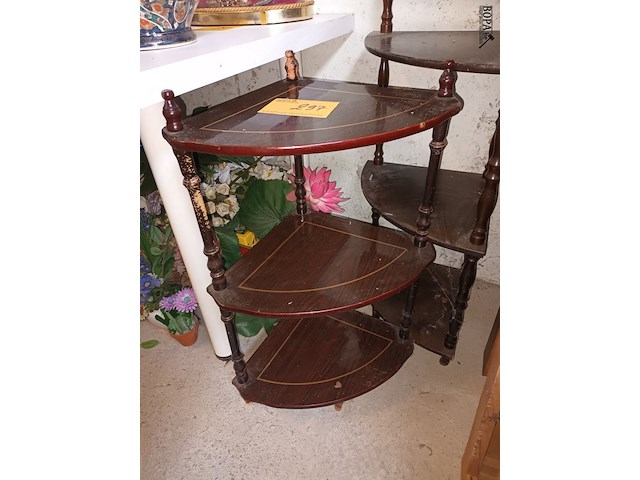 Lot 297 - hoek meubilair. 2 stuks - afbeelding 2 van  4