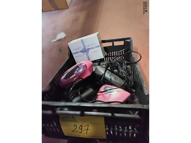 Lot 297 - lot: klok - radio - wekker 6 stuks - afbeelding 1 van  3